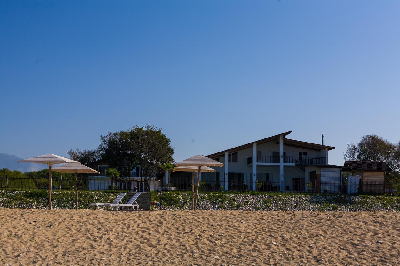 Injir Village Hotel Goedaoeta Buitenkant foto